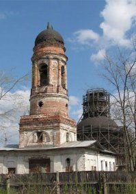 Церковь Антипия Пергамского (Вологда).

Построена в конце XVIII - начале XIX веков при помощи купцов Рыбниковых вместо деревянной кладбищенской. В 1930 году церковь закрыли и начали использовалась под склад. Храм был возвращен верующим в 1999 году, но активные ремонтные работы пока не начались.