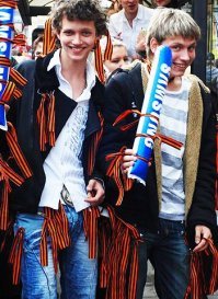 скоро на всех площадях страны!!! этих дебилов все больше