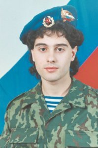 что-то больно лохматый для армейки. Не?