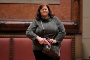 Большинство явно собираются на "охоту":
- Че, насиловать будете?
- Нет, что вы.
- А придется!