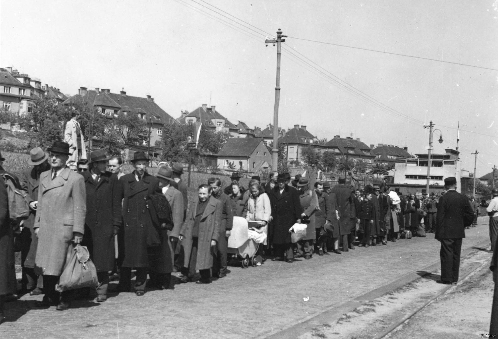 Депортация во времени. Депортация немцев из Польши 1945. Судетские немцы в Чехословакии 1945. Выселение немцев из Чехословакии после второй мировой войны. Выселение немцев из Силезии в 1945.