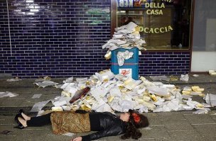 Может меня не правильно поняли, но оскорбуха не в адрес автора поста. Это в адрес персонажей фото. Хотя ситуация двоякая: с одной стороны я всегда рад поглумиться над пендаснёй чмошной (эта гопота, что на фото, сейчас уже в почтенном возрасте и наверное учит как надо жить) а так же всегда стремлюсь оголить мерзкую сучность заокеанских "партнеров", НО и при этом, эти фото оказывают разлагающее и тлетворное влияние на неокрепшую психику молодого поколения со текстом между строк, типа: "... нам можно было и вам можно тоже, даже можете нас переплюнуть, если сможете! А ведь они могут! Чтож поделать, были они выродками, есть и будут (плодя себе подобных), а нас жизни учат! ЧТО ИЗМЕНИЛОСЬ! Славяне! Глаза откройте!