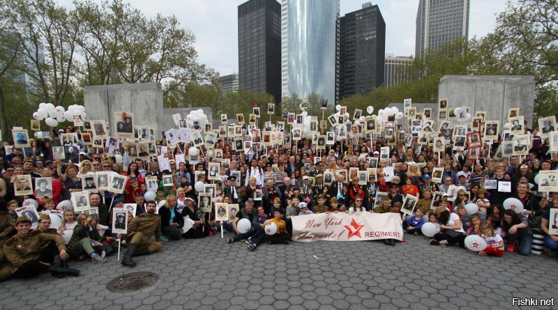 Более двух тысяч человек вышли на акцию "Бессмертный полк" в Нью-Йорке