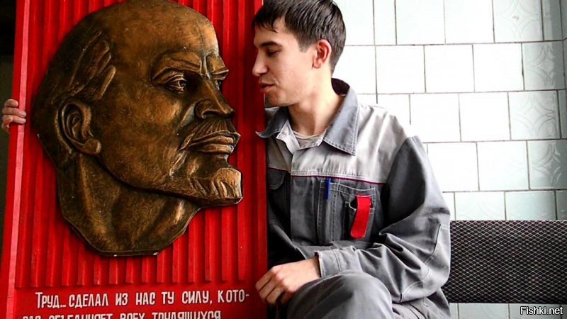 В Ирбите стоит каменный Ленин-гуманоид, а вы и не знали
