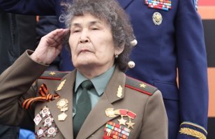 Как называл мой дед (закончивший войну в Берлине сержантом пехоты ) Этот ветеран воевал в 4-м Ташкентском фронте . 
"Ряженку"  ТС  сам кушай .