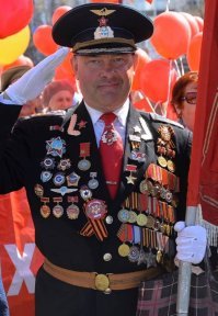 Как называл мой дед (закончивший войну в Берлине сержантом пехоты ) Этот ветеран воевал в 4-м Ташкентском фронте . 
"Ряженку"  ТС  сам кушай .