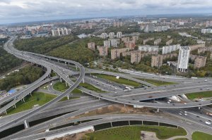Коровинская развязка на МКАДе не такая уж гигантская, однако по первости пришлось пару раз сгонять до Шереметьево.