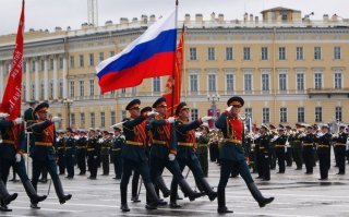 Лента это цветочки.... 
Скоро на всех площадях страны флаг генерала Власова