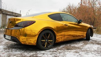 :) Не так и много понтов.  Это корейская пленка стоимостью 2400 за метр.  На этот авто ушло около 25 квадратных метров пленки.  все работы  по обклейке  -  от 30 до40 тыс.  рублей. 

Я в такую тоже обклеивал.  И тянется на удивление неплохо,  и достаточно ударопрочная на сколы. Но на изгибах, конечно намного сложнее, чем обычные литые виниловые пленки.  :) Сноровка и опыт нужны все-таки.