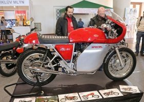 Новая Jawa 350, простоявшая 30 лет в квартире