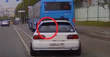 Почему правый руль то и дорога левосторонняя?