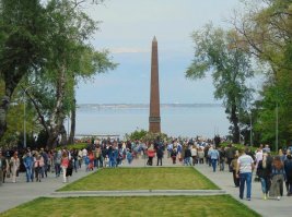 Одесса. Стела Неизвестному Матросу.