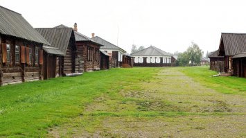 А где Россия!? Это вы не в деревне остаться хотите, а в фотографии. А как же Алтай, Байкал, Хакасия, Карелия?