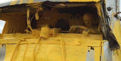 Вообще было серьезное дтп, причем в России. Чувак "в желтом" был вообще очень рад что жив остался...