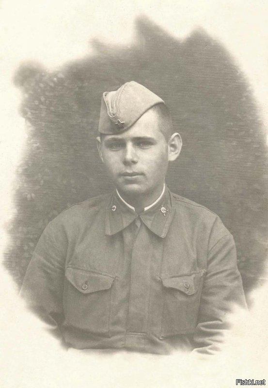 Лейтенант Ивлев Александр Фёдорович. Не дошёл малость. Погиб в январе 1944-го в атаке, при освобождении Кировограда, Украина.