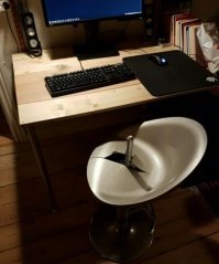 А железный рычаг, управляющий подъёмом сиденья, что, тоже проломило?