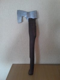 люблю топоры еще от деда и отца досталось с десяток ,сам вот что смастерил терпения не хватает )))