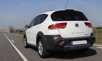 Немного не в тему, но у этой мицубиси самые уепищные задние фары, которые я видел.
Даже грустная Альтея и то лучше выглядит)))