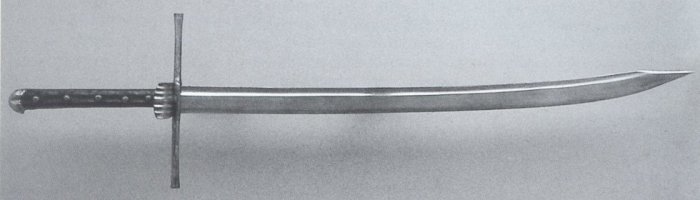 а вы получше изучите историю европейского оружия. и найдете гросс-мессеры) вполне себе двуручные сабли.