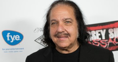 Робот с немецким акцентом... А! Помню-помню. Это из фильма Пенетратор! Старенький фильм на старенькой немецкой кассете. Там этот парень всех спас.