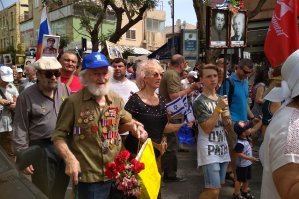 За виторгана скажу так: евреи, три тысячи лет (:?) назад победив когото - до сих пор празднуют Хануку. А нашу победу, спасшию жизни некоторого количества евреев, произошедшую несколько десятилетий назат - некоторые пархатые праздновать брезгуют. Это я не о нормальных евреях а о всяких виторганах и прочих гозманах. Нормальные евреи празднуют так: