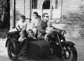 Человекоподобный робот ловко смог пройтись по выстроенному мостику