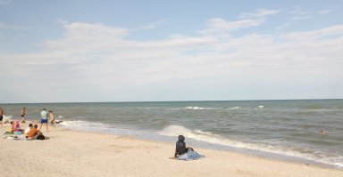 Вот личное фото. 12 июня, Азовское море.
Часто его показываю знакомым, как ответ на вопрос : "как погода на море?"