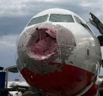 Хладнокровие и спокойствие: пилоты посадили самолет без передней стойки шасси