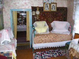Настоящая тишина бывает только в бабушкиной комнате.