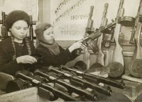Мешанина фоток и потока мыслей. Ты бы хоть определился, какой пост делаешь. Обосрать ненавистных попов, подлизать коммунистов или похвастаться портретом диктатора. Такие клоуны, как ты ещё хуже казаков. Сталин к Дню Победы не имеет никакого отношения. Из-за его тупоголовых приказов, мы потеряли в первые дни войны неимоверное количество войск, которые тупо попадали в окружение. Спасибо чисткам среди всего командного состава до войны. Идея создания буферной зоны из Польши и Украины, чтобы хоть как-то затормозить немецкие танки насколько я понял из исторической литературы также была не его. Знаешь кто в войне победил, ретард? Вот они победили, а не твой Сталин, у которого ты бы конечно отсосал с проглотом.



Даже не знаю, кто меня больше бесит. Жиробасы вроде тебя, которые истории своей же страны не знают, либерасты, казачьё или власть. Вы все бесполезно-бестолковые для этой страны и гниль, но вас, сука, большинство.