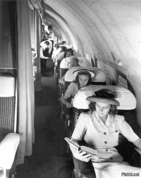 Если в то время не принято было снимать шляпку весь полёт- я сочувствую этим женщинам. Это ж не поспать и шею всё время держать в напряжении