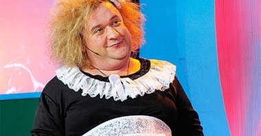 Сначала подумал, что это чувак из "Аншлага":