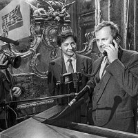 "24. Первый звонок по сотовому телефону в России. 9 сентября 1991 года. Анатолий Собчак звонит в Америку"

Своим хозяевам?