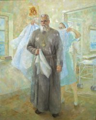 Кстати, ближе к концу войны Святитель Лука переехал в Тамбов из Красноярска вместе с военным госпиталем, в котором работал и некоторое время служил на Тамбовской кафедре. Суровый он был мужик и в его биографии перемешалось столько, что десятерых людей хватило бы. Был репрессирован, отправлен в ссылку, а затем получил Сталинскую премию. Писал труды по хирургии и богословию, оперировал в рясе, что категорически не нравилось ни церковному начальству, ни властям. Проповедовал невзирая на запрет властей, но на проповедях собирал огромные суммы на нужды фронта. Не знаю, сколько душ он спас на духовном поприще, но на его счету тысячи спасённых раненых в годы войны. Врач от Бога в прямом смысле слова и один из немногих священников, которого я искренне уважаю.