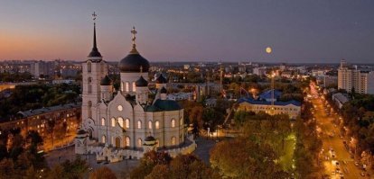 ЦЕЛЫЙ КВАРТАЛ, СЦУКО!!!
В Воронеже вот это построили прямо в центре города.
У жителей никто и ничего не спрашивал.
На том месте был развлекательный парк, кинотеатр, тир и другие развлекательные заведения.
Теперь же целый квартал занимает это убожество, куда ходят две калеки.
Место стало "мёртвым", только пару местных мамаш водят туда своих отпрысков на "детскую площадку", а раньше туда приезжали семьями.
Не хватает мне на такое нервов и динамита!