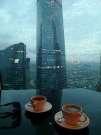 Сверху 17-этажные дома смотрятся как спичечные коробки.