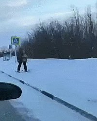 Карлсон к бабушке едет.