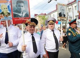 А вот им как раз нельзя потому что не получится одному и тому же человеку быть и Матвеем Андреевичем и Андреем Матвеевичем.