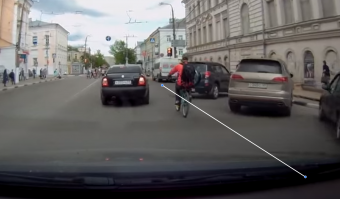 Хватит выкручиваться, парковочный карман теперь. Прямо велосипед ехал, что ты так врёшь-то? Видно всё отлично.