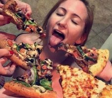 Порнхаб открыл службу по доставке пиццы?!