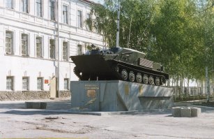 Да ... тяжела доля военного связиста (особенно рота-батальон-полк) на войне ... 
Герои-ульяновцы
Евтихий Емельянович Белов, генерал-лейтенант
 Иван Михайлович Гусев, полковник
 Леонид Яковлевич Одегов, старший сержант
 Михаил Семенович Ребров, гвардии красноармеец
 Николай Архипович Турченко, старший сержант
 Виктор Федорович Шишков, полковник
 Евгений Викторович Шкурдалов, полковник