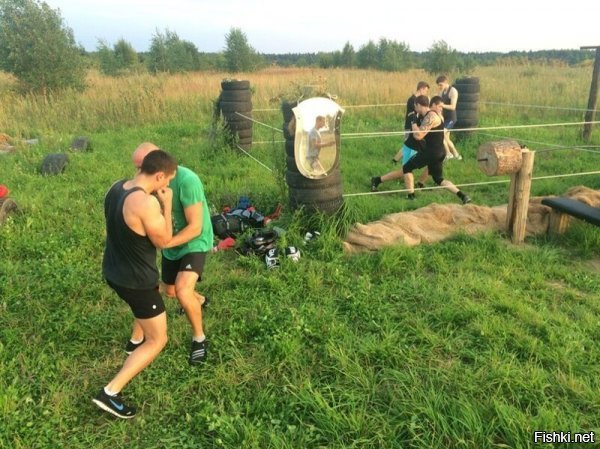 - экипировочка и татуировочки не сельского розливу...



Батут оже не вписывается в понятие "сельского" интерьера. А в остальном правда правдская. Прикольно у родителей в деревне было наблюдать как мотоблоки вытеснили лошадей буквально за 3 года