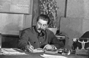 В нашей юности такой уйни не было. А сейчас кругом камеры, контроль, большой брат. Уже и не покуришь спокойно.