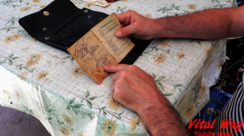 Вот военный билет моего деда (1948 год). Только гербовая печать. Все остальные записи в том числе награды, отмечались только записью и датой приказа.