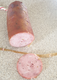 Отписываюсь.
Весь техпроцесс прошел как по маслу. 
Батоны набились, вылежались. Все было красиво, как на фото автора. Вчера вынул, отеплил. Начал обжарку.
Обжарка прошла замечательно и быстро. Минут за 35-40 где-то. 
А потом началась засада при переходе к низкотемпературной готовке. Я на 80 новый духовой шкаф не пользовал ни разу. Поставил эко режим, чтобы без конвекции, через минут 40 смотрю -- температура батона не растет! ЧЗХ!? Я ж инженер. Сунул в зону термопару. А там 60! При установленной 80! Я сменил режим. Вроде пошло. Потом опять смотрю -- упало. И так несколько раз. Причем все режимы с конвекцией -- четко до градуса держит. А тут для средней зоны да еще с поддоном приходится постоянно контролировать. А отвлекся -- получи 72, к примеру. Или 86 
Промучался. Нужно другой режим подбирать. В итоге до 70 тянул очень долго. Видимо, все же пересушил колбаску. Первое фото - разрез горячего батона, который термощупом кололся. Второе - разрез на утро нового батона. Шкурка снимается. Структура нормальная. Поры небольшие, конечно же есть. Вроде как ветчинная. Чуть суховато, как по мне. Еще похоже мне пожирнее нужно жирную свинину брать. У меня шея была. Я ее положил. Мало жира точно.
Короче весь техпроцесс легкий, обжарка тоже хорошо. А вот последний этап нужно потренировать будет с моим шкафом. У автора, видать, духовка со встроенным термощупом. Иначе не представляю как в рукаве протыкать батон.
На мой вкус даже 1.8% соли -- слишком соленая получилась.   При том, что специально 0.8% взял морскую. Буду уменьшать. Но это мое индивидуальное. Мы с супругой мало соли едим. Перец тоже снижу до 0.5 ч.л. И рецепты посмотрю еще. Этот хороший, но немного не в моем вкусе. Родственникам сегодня почти всё раздал - все счастливы :)