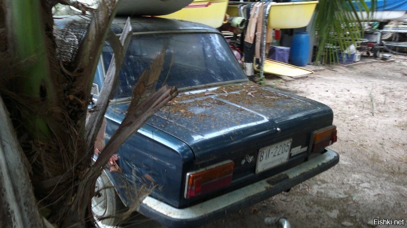 Сфотографировал эту машинку в Таиланде, думал ВАЗ сюда попал. Но нет, кто знает, что это такое?