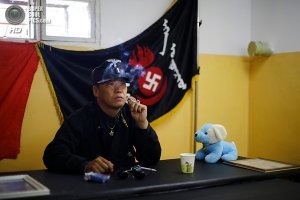 К сожалению и в монгольской семье не без урода."Цагаан Хасс"-монгольская неонацистская организация.