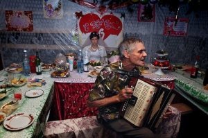 Да она сама в а...уе.