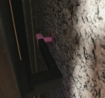 Присоска к жидким обоям )))