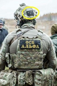 Я бы расшифровал так:
Есть электрошокер
Могу двигаться только прямо
Могу йобнуть из-за угла
Радист